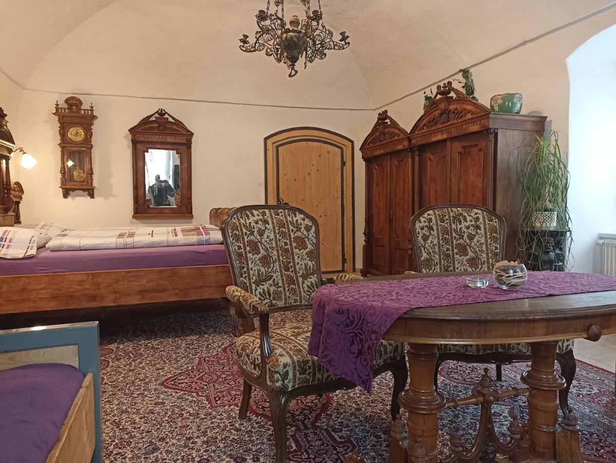 Zemianska Kuria Vachtar Hotel Kralova Lehota Luaran gambar