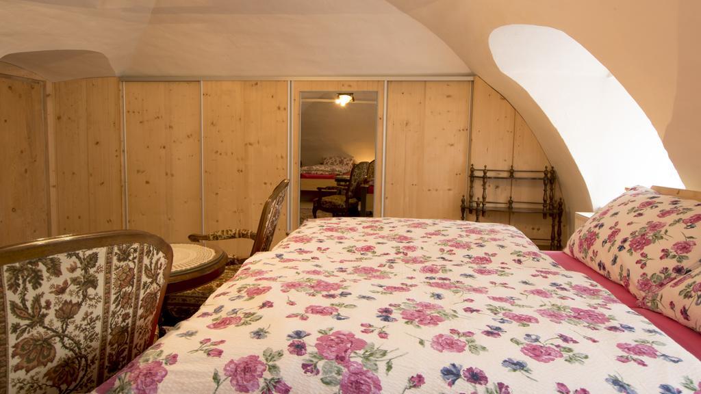 Zemianska Kuria Vachtar Hotel Kralova Lehota Bilik gambar