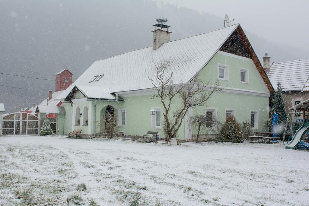 Zemianska Kuria Vachtar Hotel Kralova Lehota Luaran gambar