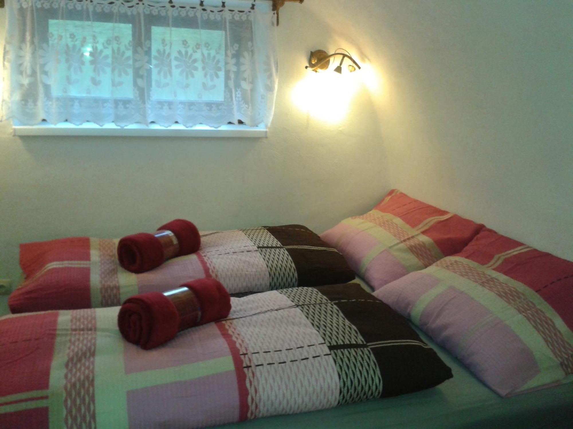 Zemianska Kuria Vachtar Hotel Kralova Lehota Bilik gambar