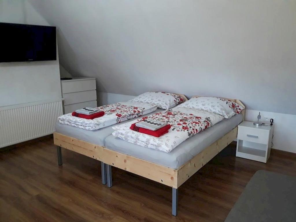 Zemianska Kuria Vachtar Hotel Kralova Lehota Luaran gambar