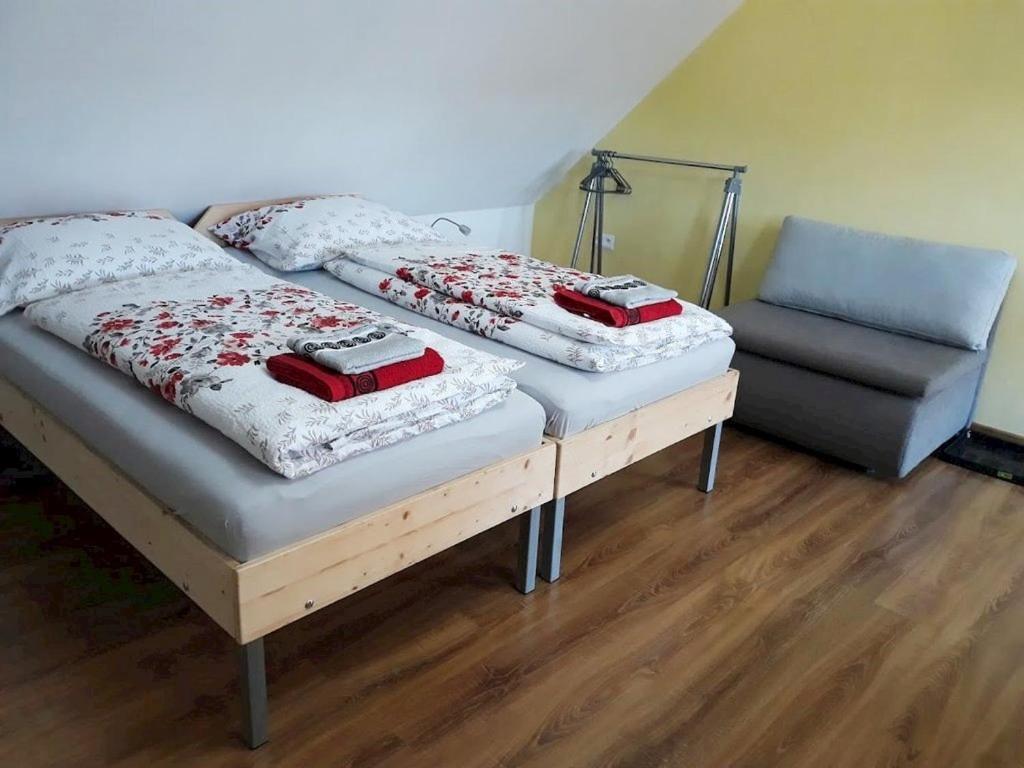Zemianska Kuria Vachtar Hotel Kralova Lehota Luaran gambar