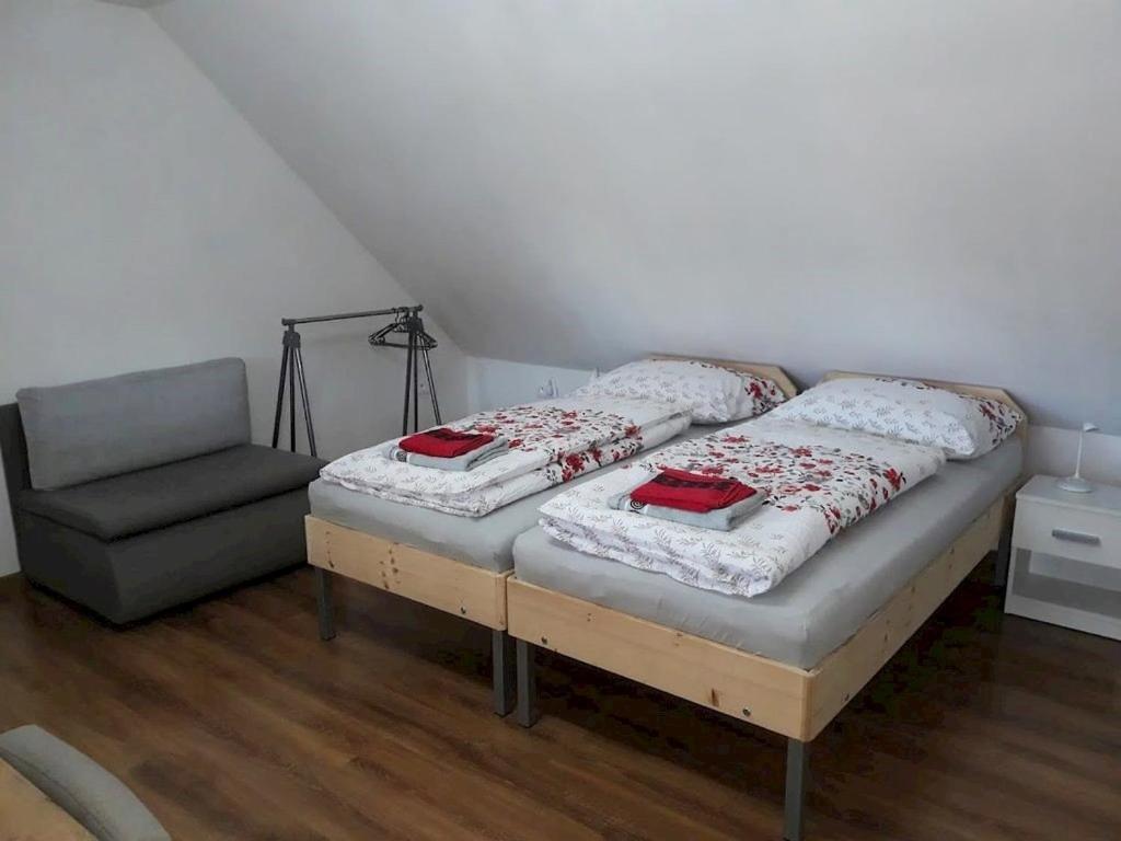 Zemianska Kuria Vachtar Hotel Kralova Lehota Luaran gambar