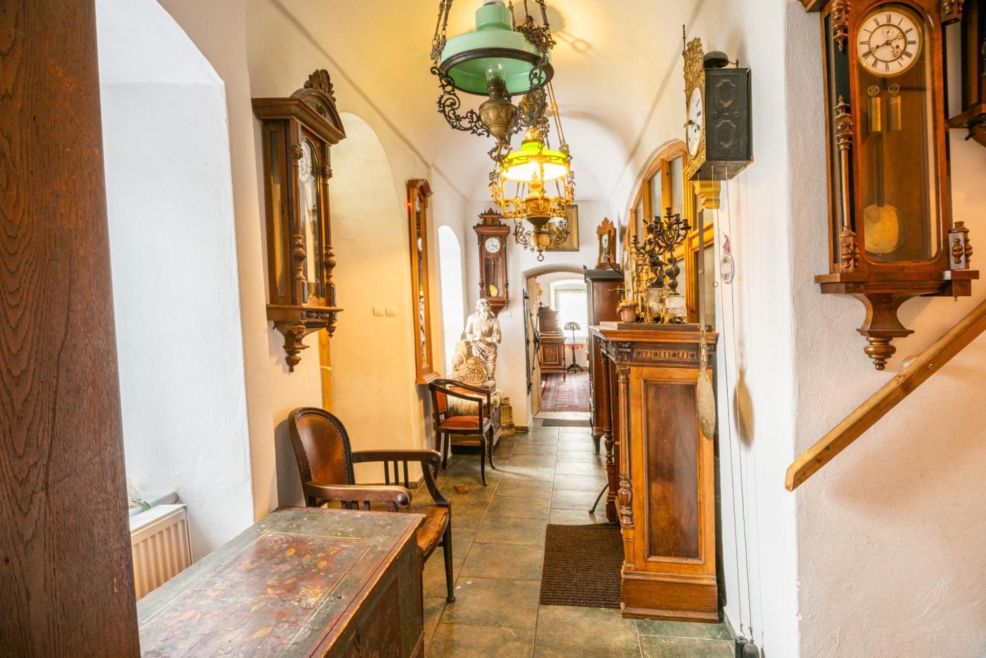 Zemianska Kuria Vachtar Hotel Kralova Lehota Luaran gambar