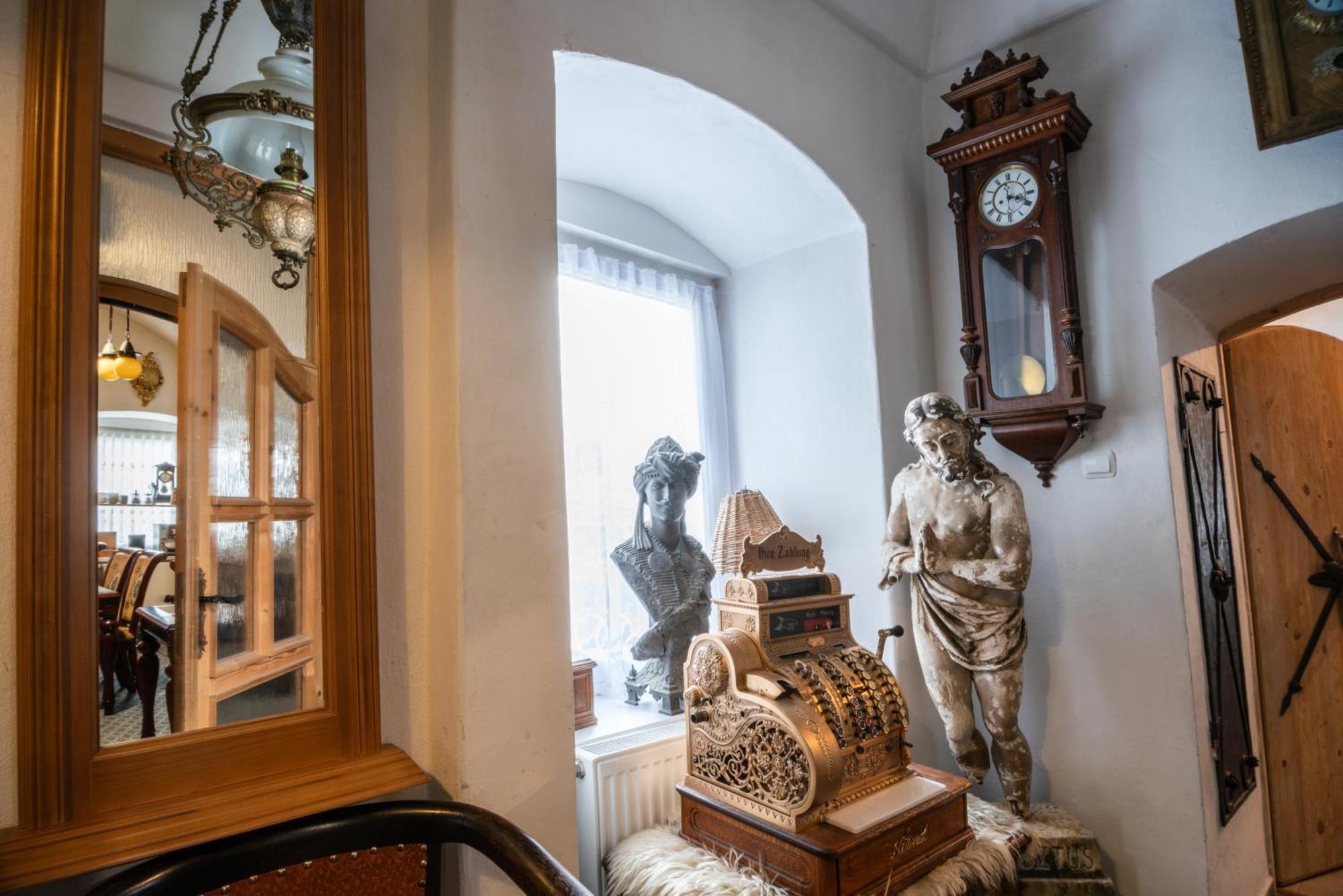 Zemianska Kuria Vachtar Hotel Kralova Lehota Luaran gambar