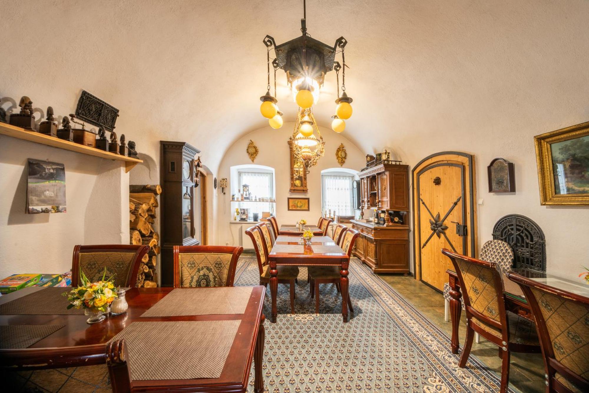Zemianska Kuria Vachtar Hotel Kralova Lehota Luaran gambar