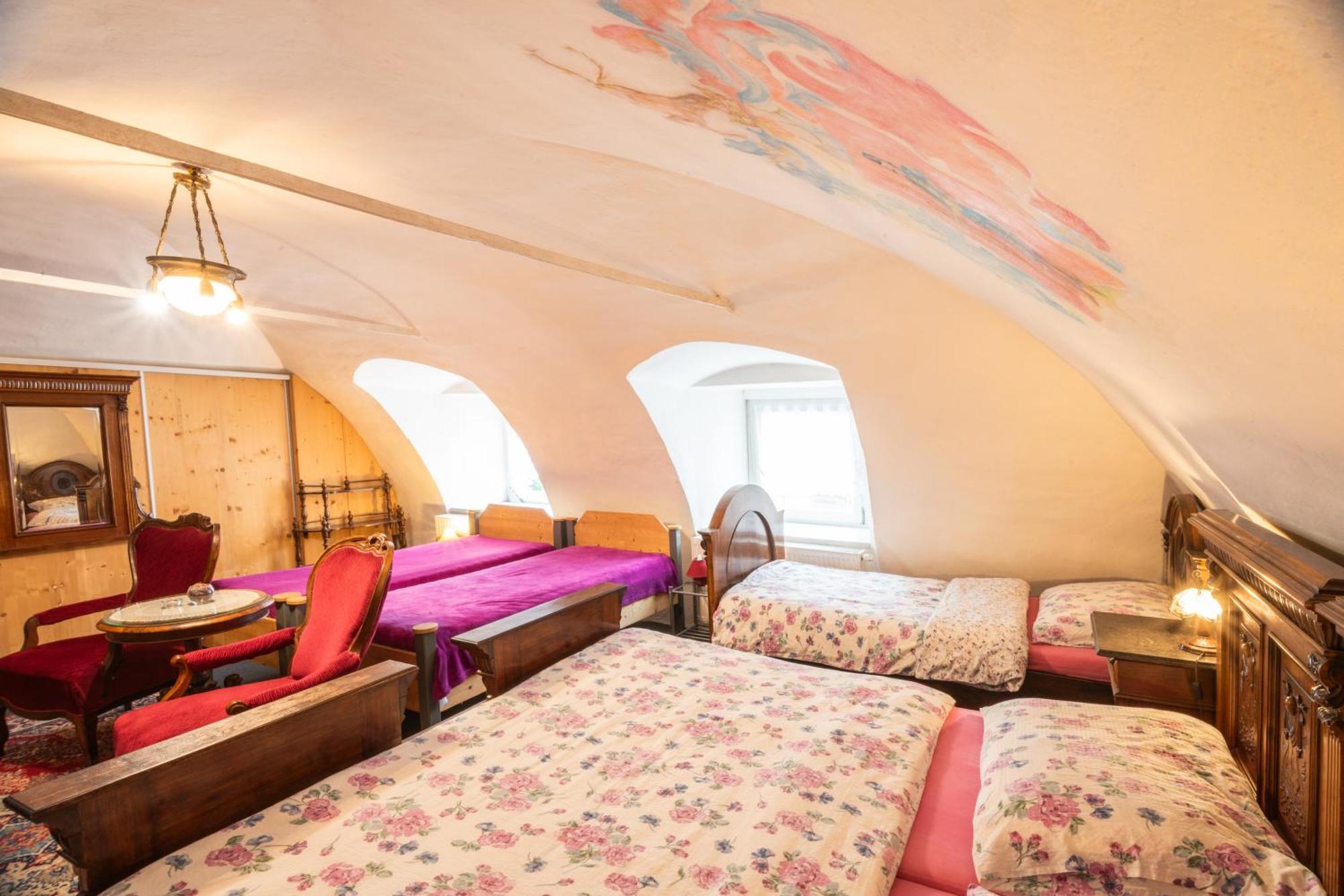 Zemianska Kuria Vachtar Hotel Kralova Lehota Luaran gambar