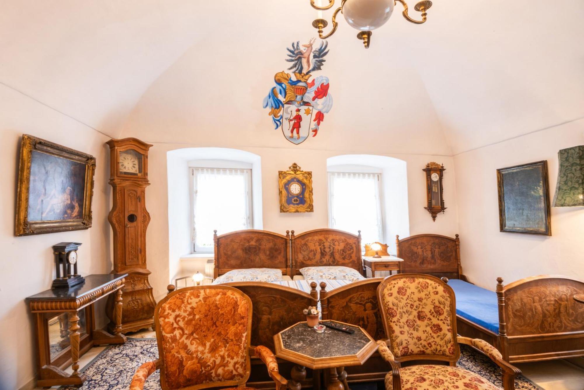 Zemianska Kuria Vachtar Hotel Kralova Lehota Luaran gambar