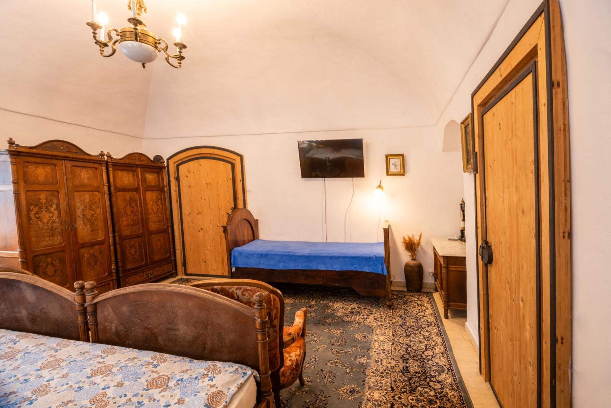 Zemianska Kuria Vachtar Hotel Kralova Lehota Luaran gambar