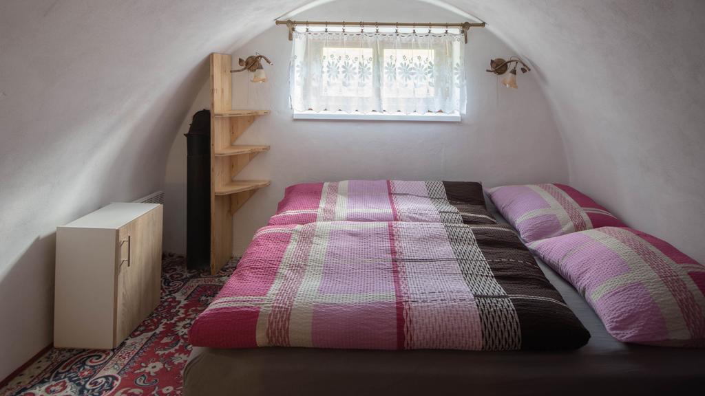 Zemianska Kuria Vachtar Hotel Kralova Lehota Luaran gambar
